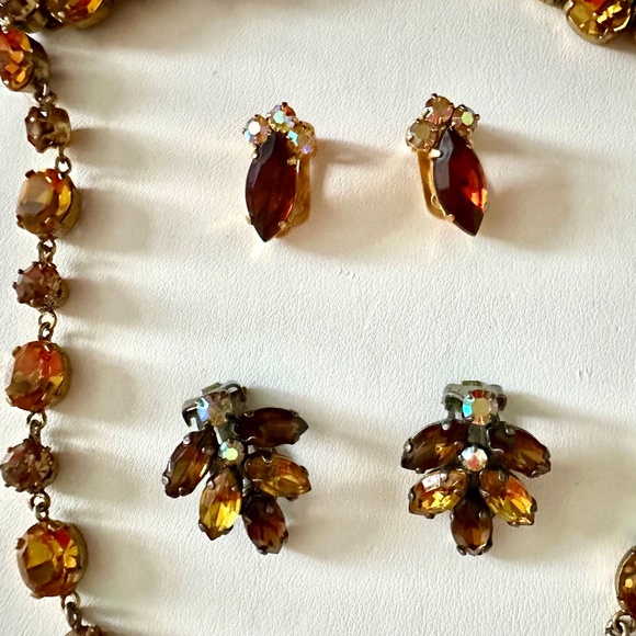 Vintage Rhinestone Necklace with Earrings - Picture 7 of 8